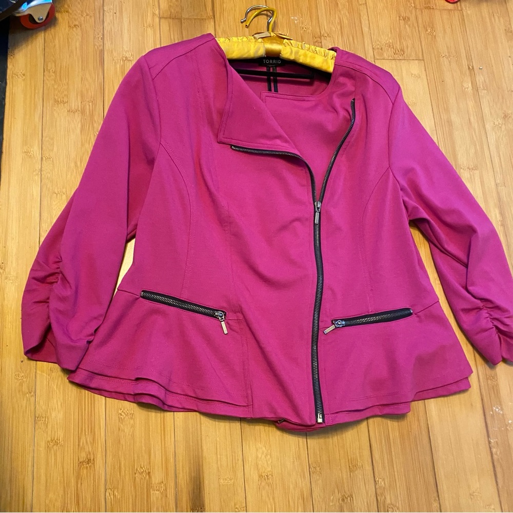 Torrid women’s jacket. Fuschia. Zippered front and pockets. Size 1
